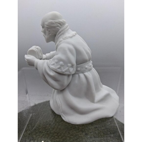 Avon Nativity Collectibles 1982 Kneeling King Figurine Porcelain Matte White Rel - Picture 2 of 8